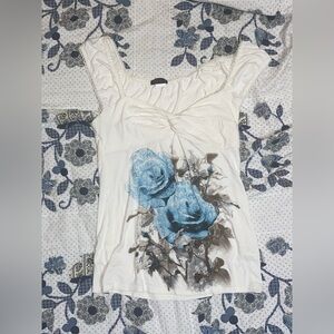 Y2K 2000s peasant top cap sleeve blouse with floral graphic and lace trim